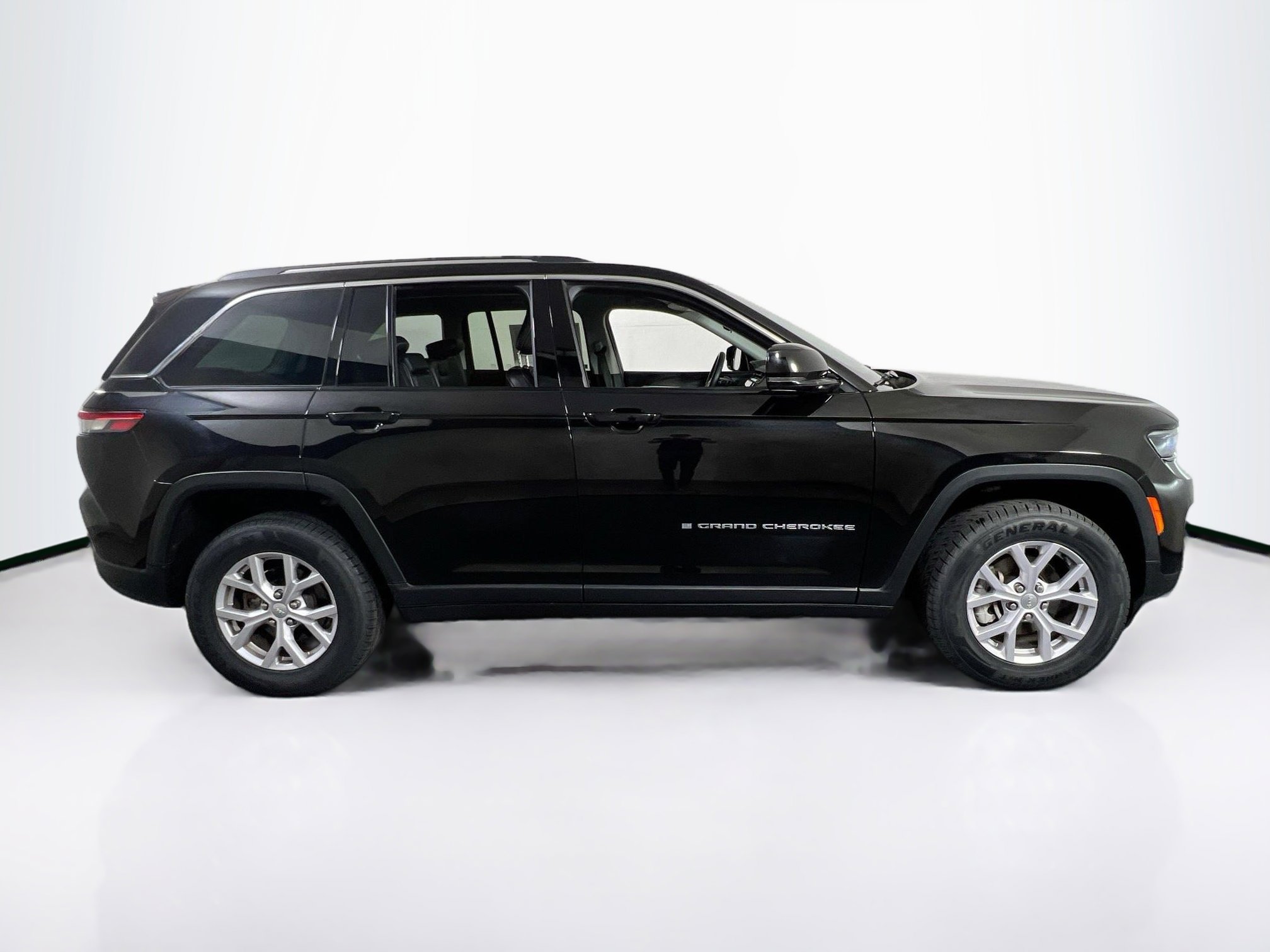 Used 2022 Jeep Grand Cherokee Limited image 4