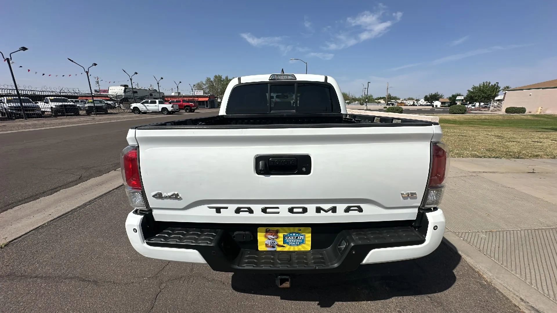 Used 2016 Toyota Tacoma Limited w/ Towing Package AWD/4WD image 3