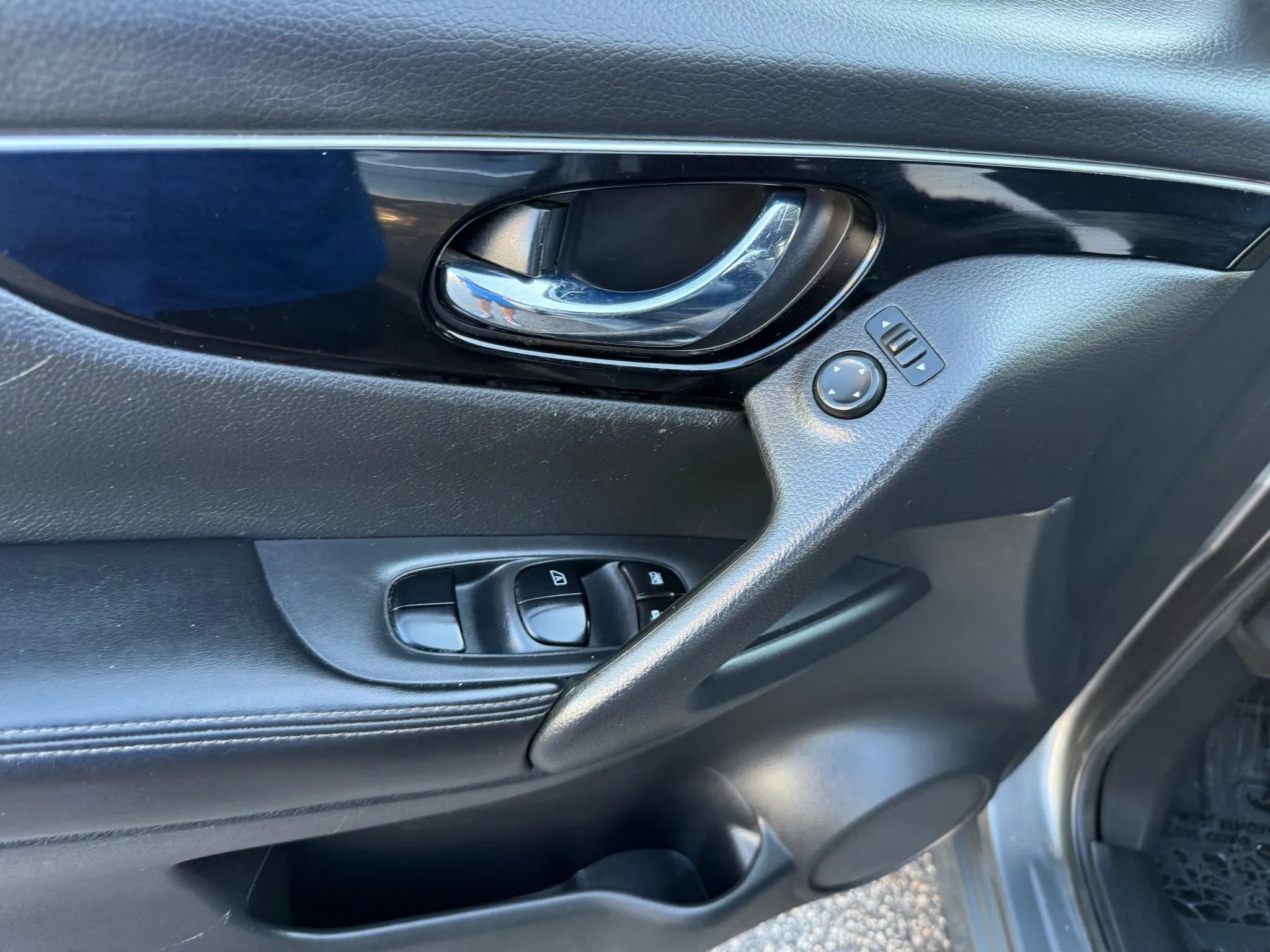 Used 2018 Nissan Rogue Sport SL FWD image 9