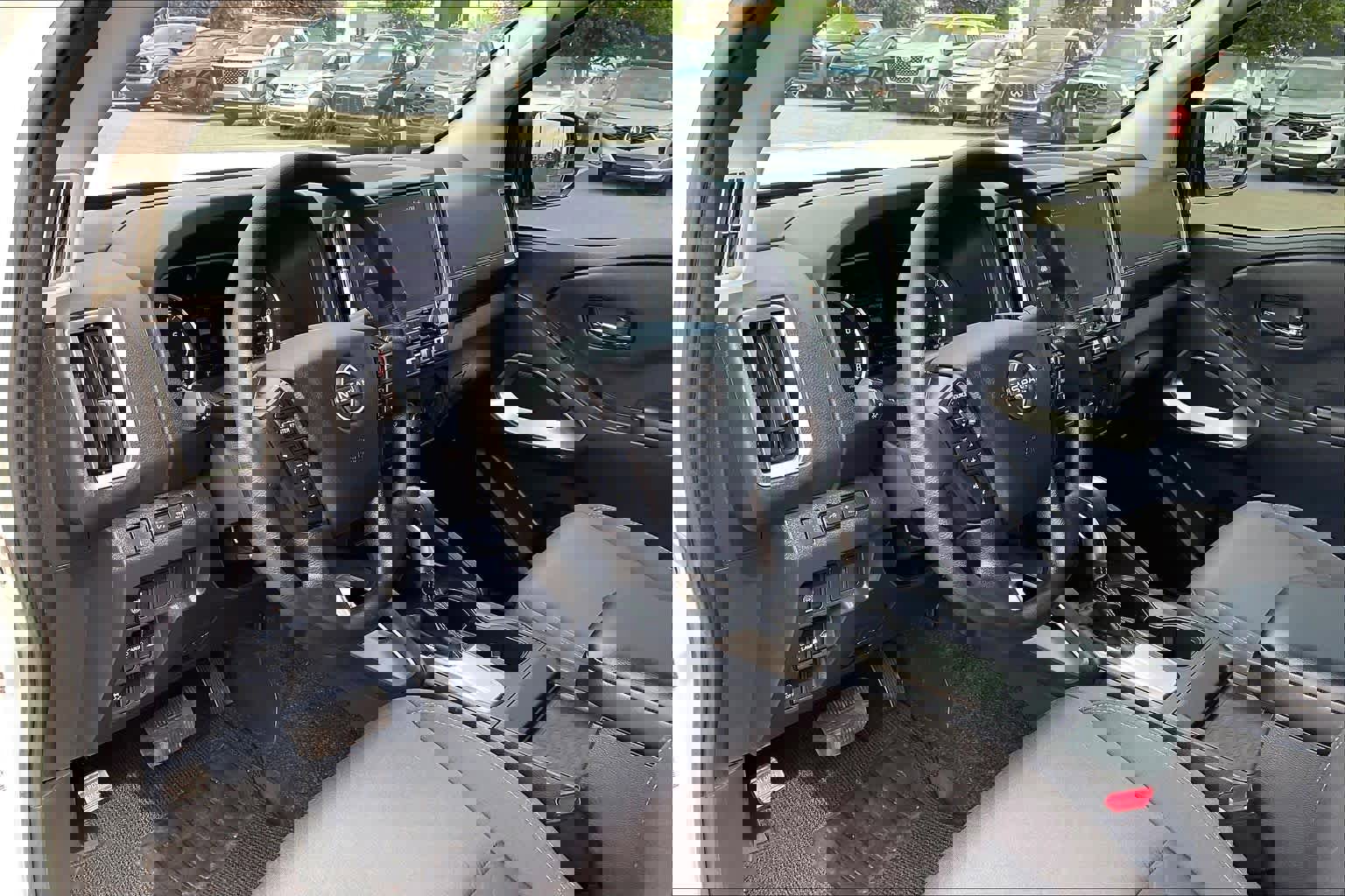 Used 2025 Nissan Frontier SV AWD/4WD image 16