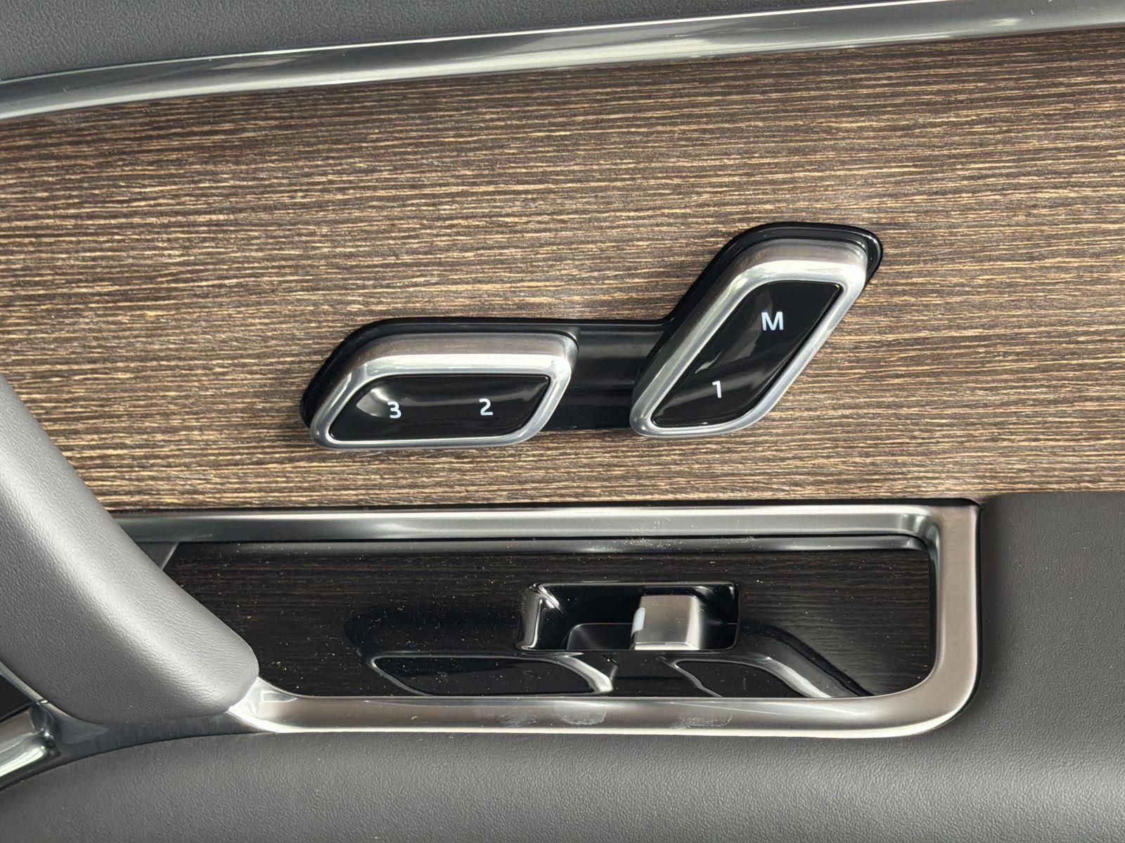 New 2026 Land Rover Range Rover Long Wheelbase SE image 33