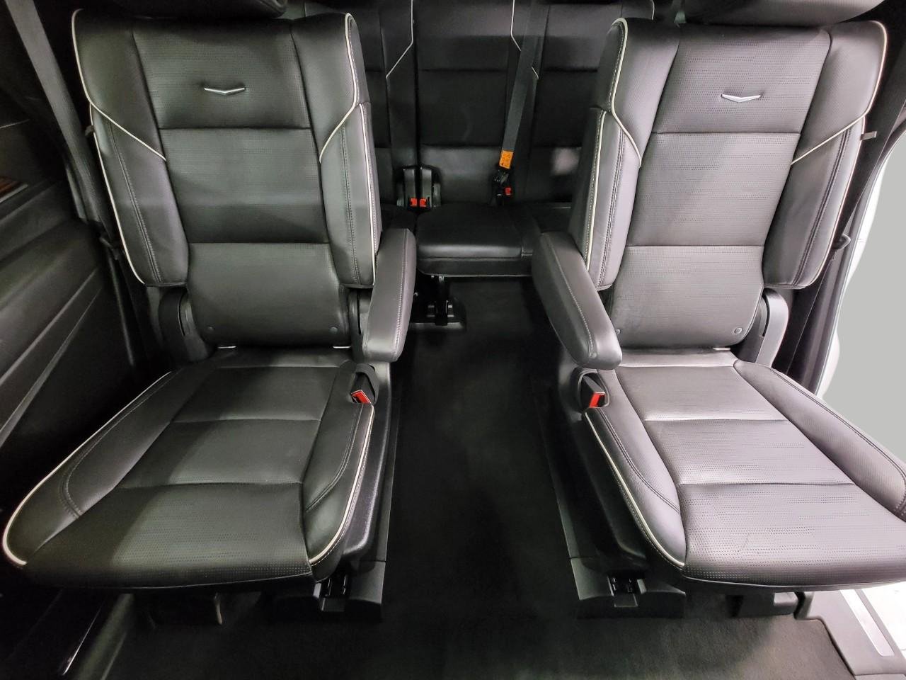 Certified 2021 Cadillac Escalade Premium Luxury w/ LPO, Radiant Package image 27