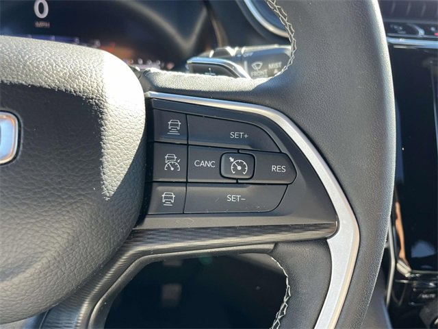 Used 2025 Jeep Grand Cherokee Laredo X image 20