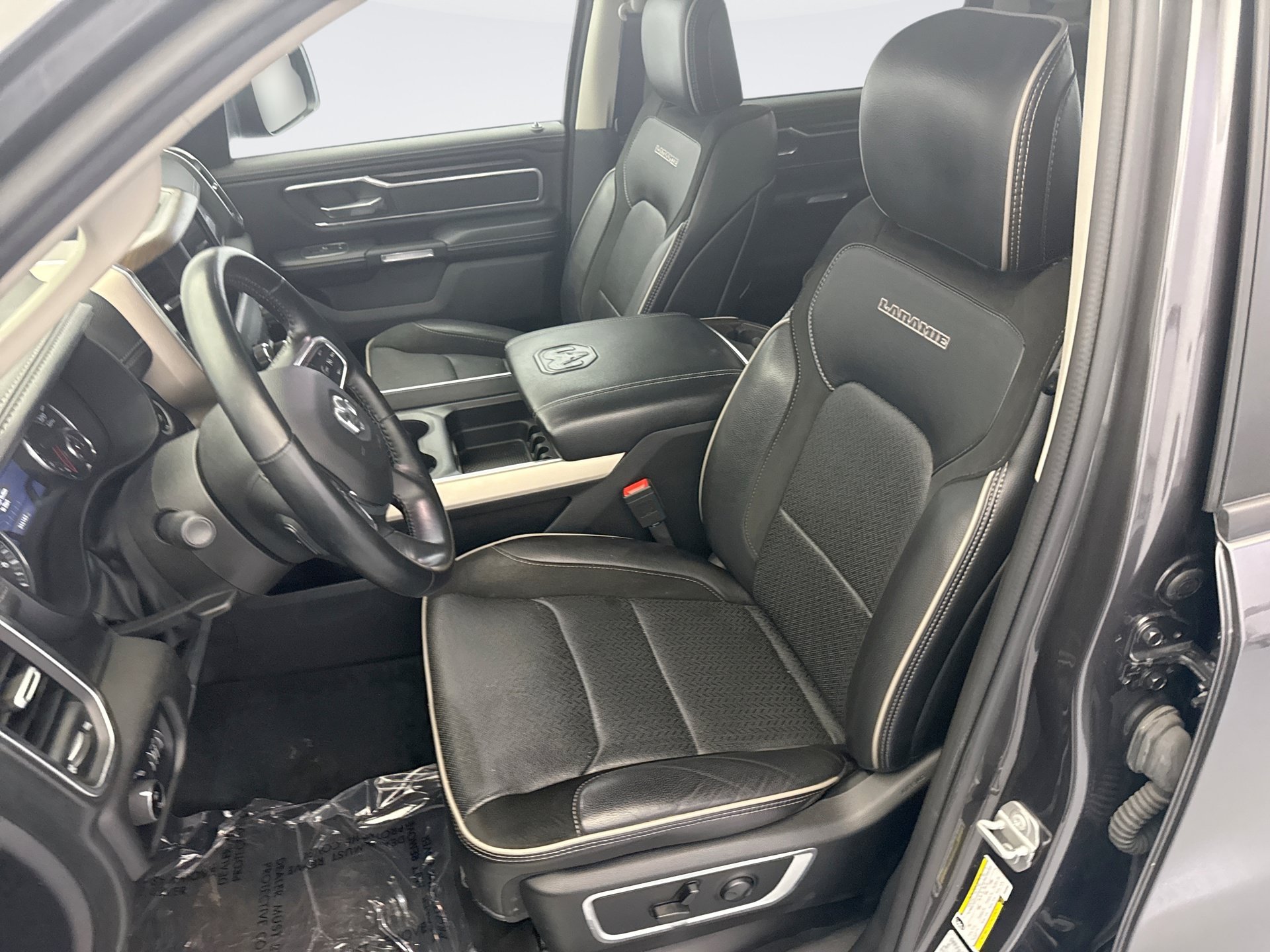 Used 2022 RAM 1500 Laramie AWD/4WD image 11