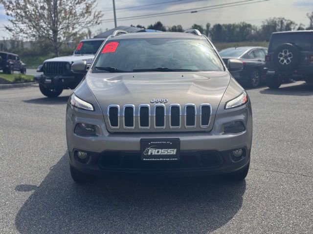 Used 2016 Jeep Cherokee Latitude AWD/4WD image 3