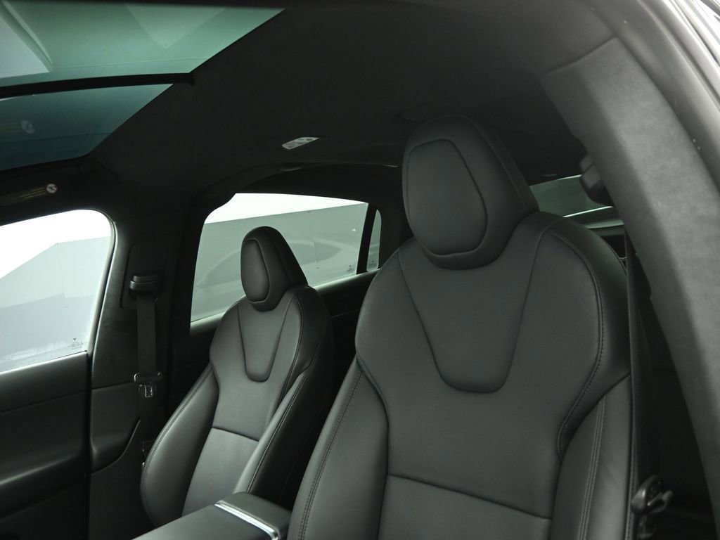 Used 2022 Tesla Model X image 10