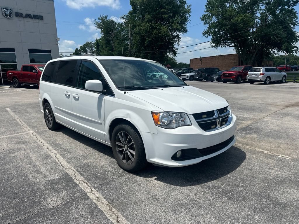 Used 2017 Dodge Grand Caravan SXT FWD image 2