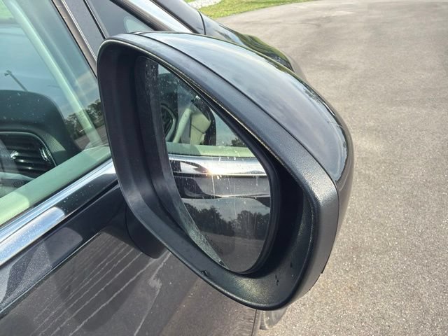 Used 2022 Chrysler Voyager LX FWD image 6