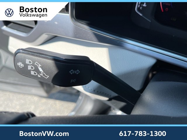 Used 2025 Volkswagen Taos SEL image 13