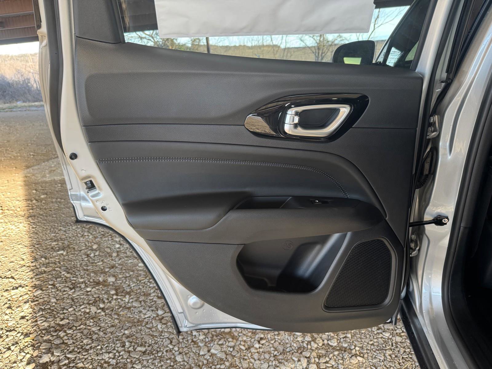 New 2026 Jeep Compass Latitude image 24