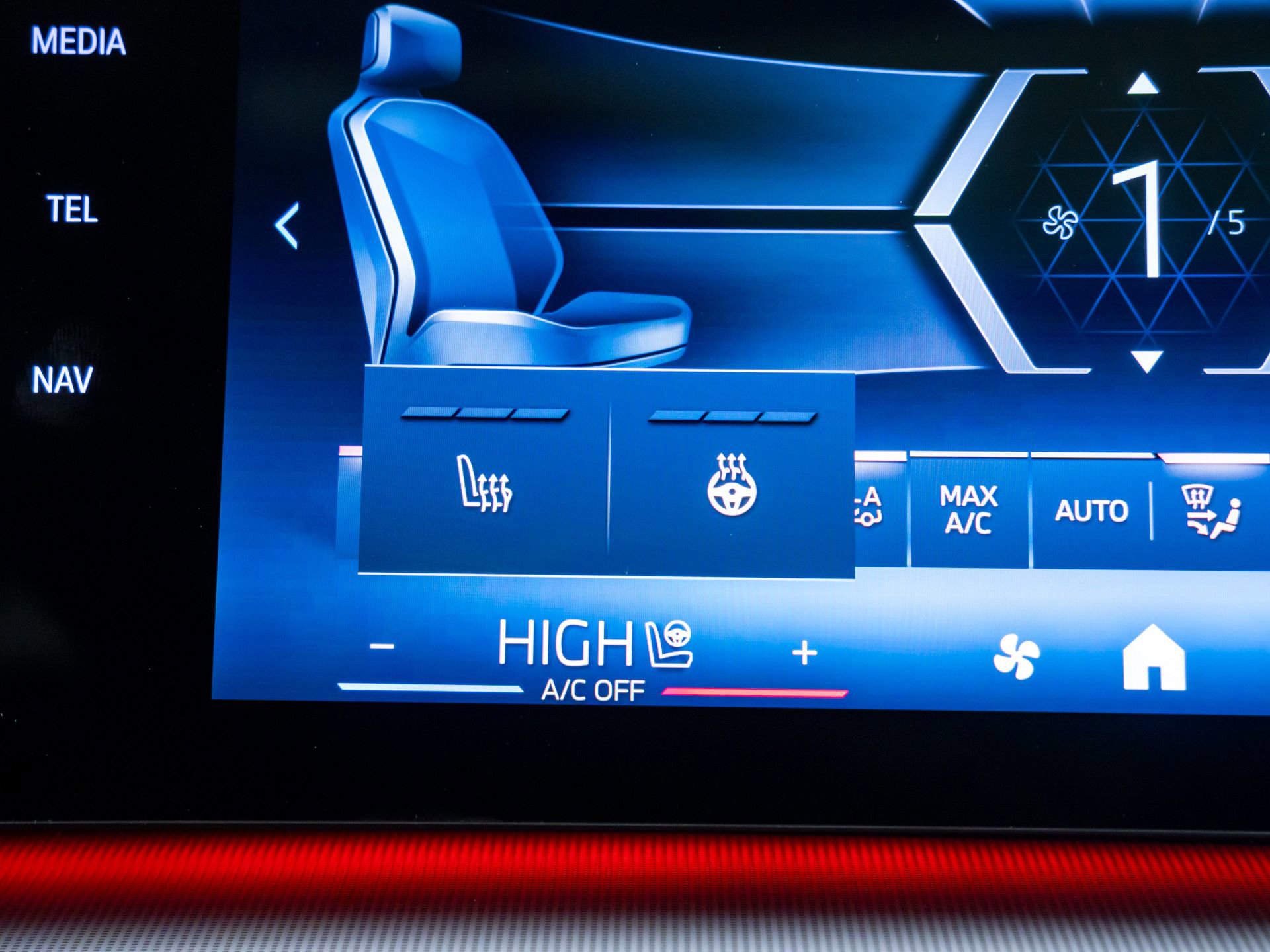 Used 2025 BMW X1 xDrive28i w/ M Sport Package image 25