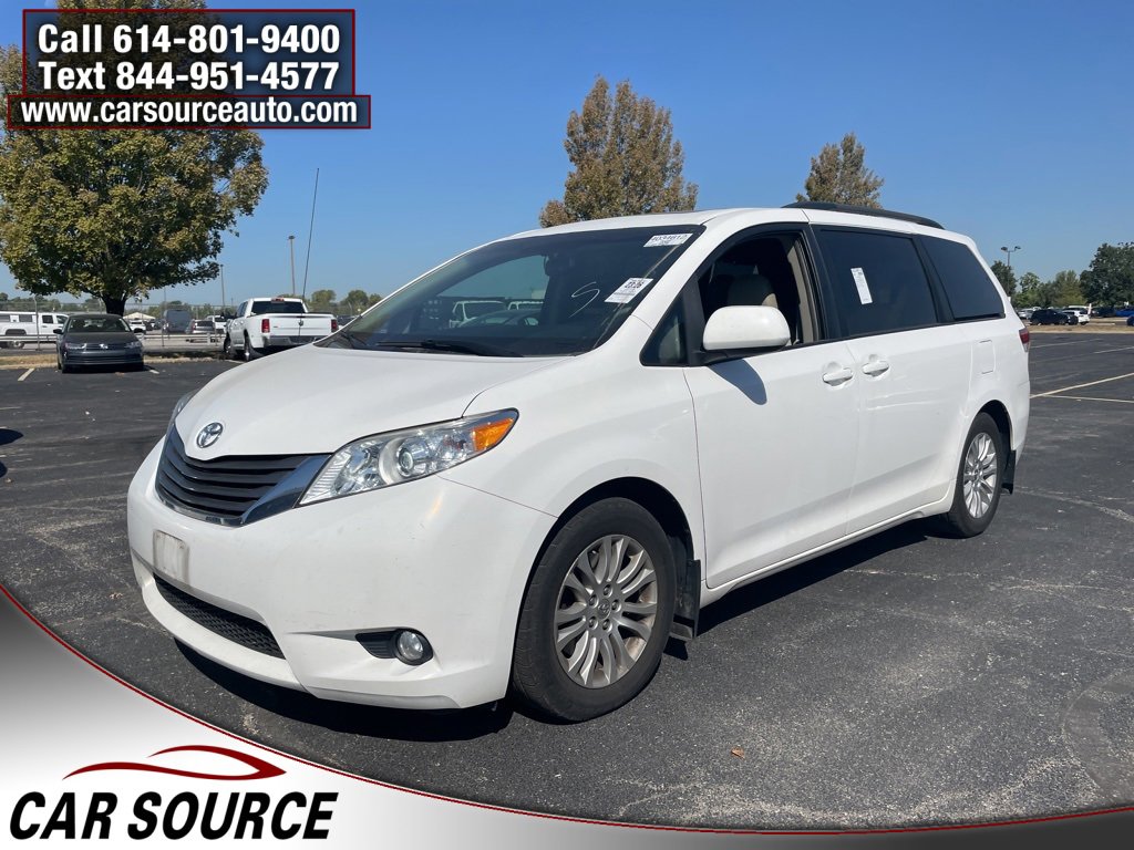 Used 2014 Toyota Sienna L image 2