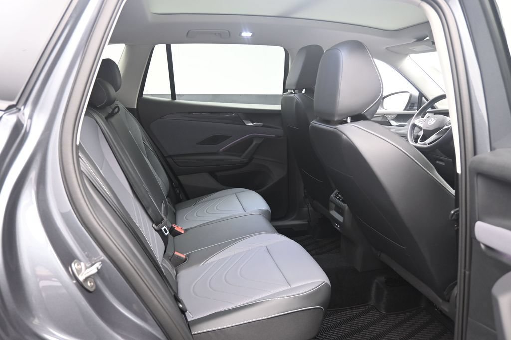 New 2026 Volkswagen Tiguan SE FWD image 25