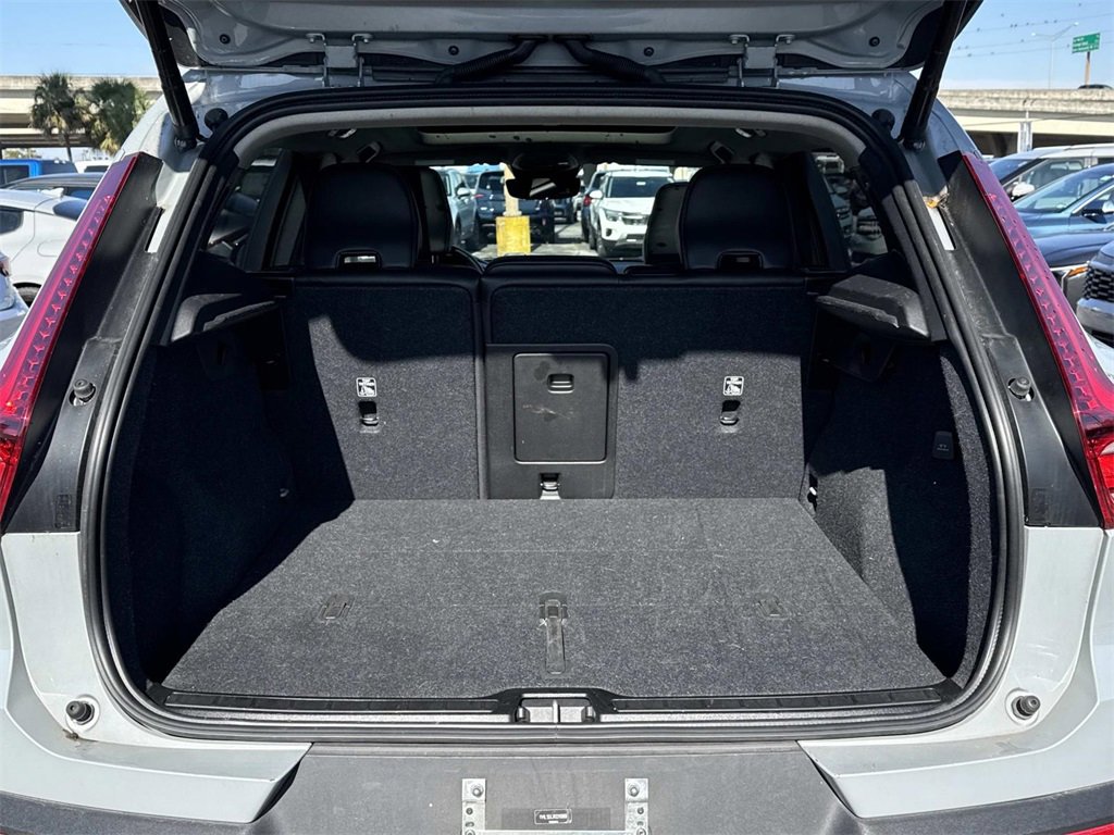Used 2024 Volvo XC40 B5 Plus image 15