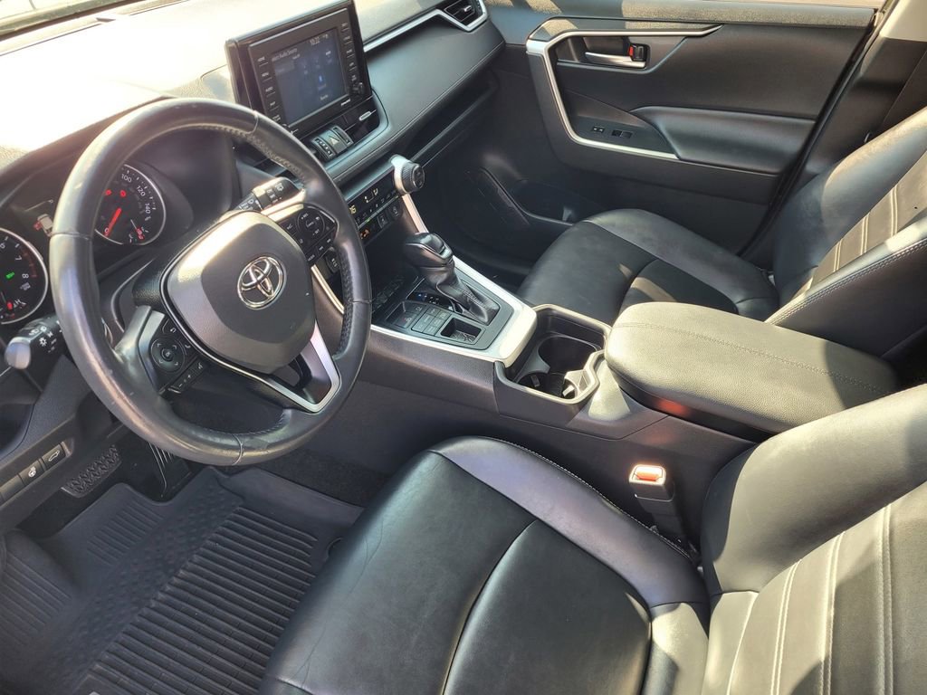Used 2020 Toyota RAV4 XLE Premium image 10
