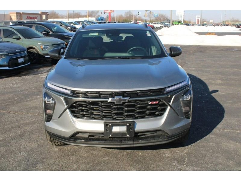 Used 2024 Chevrolet Trax RS w/ Sunroof Package image 9