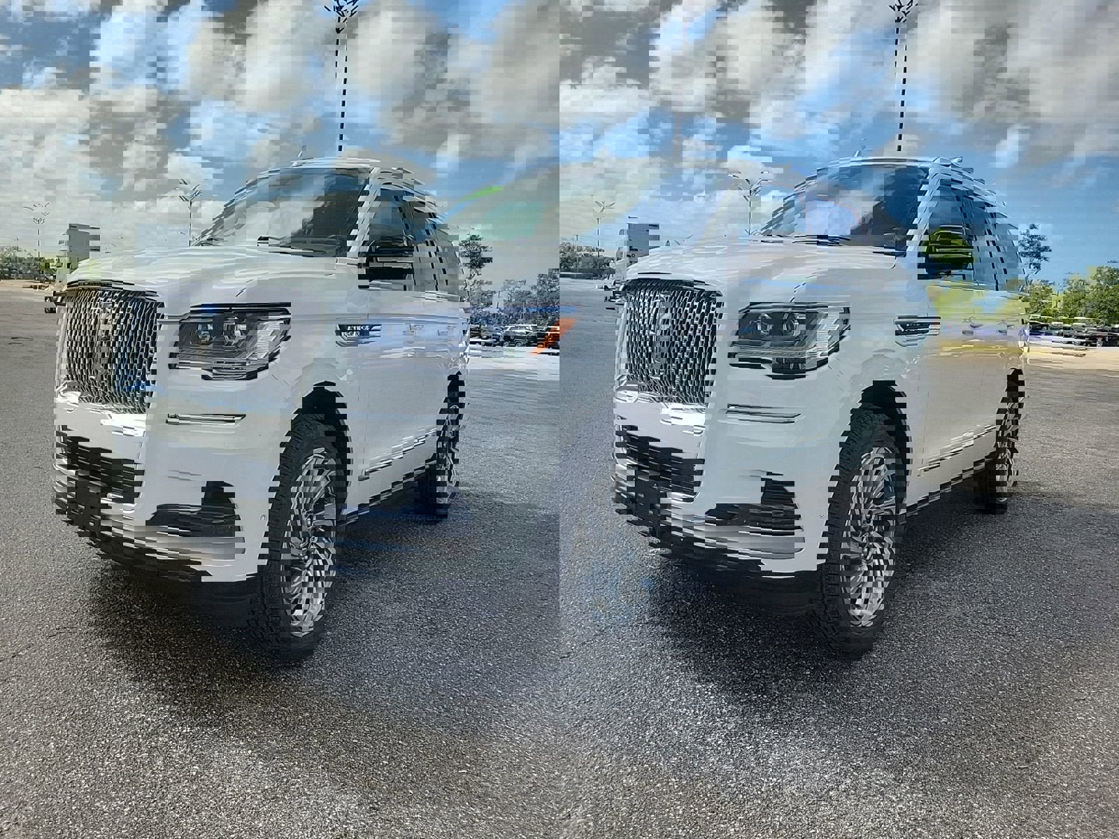 Used 2023 Lincoln Navigator Reserve image 2