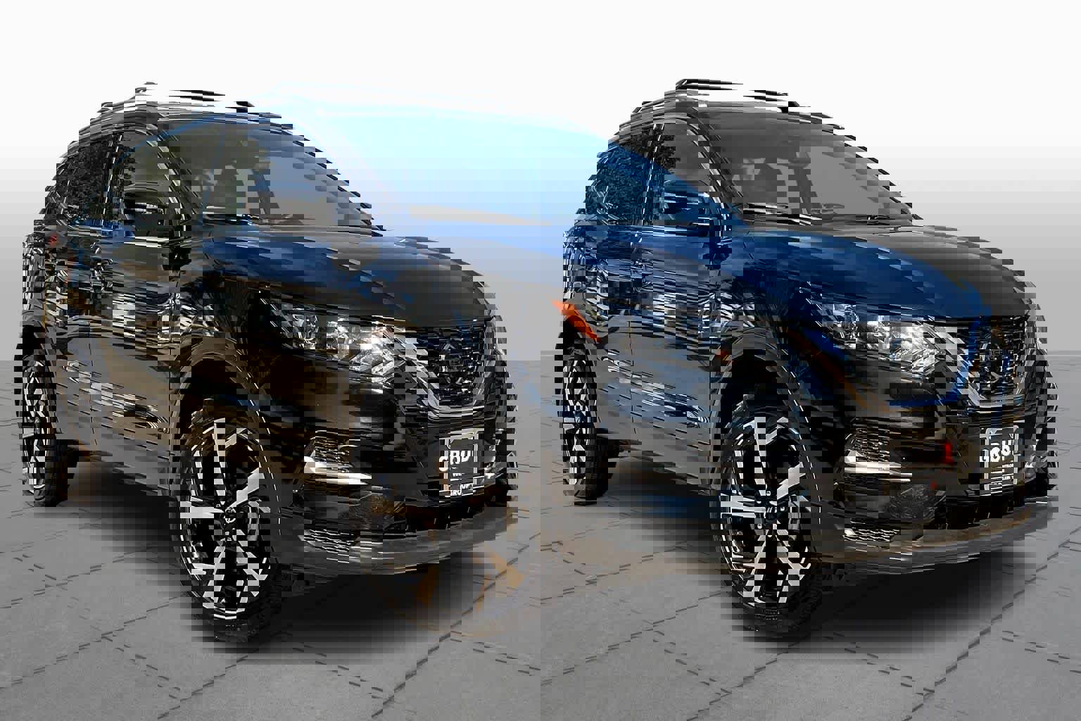 Used 2022 Nissan Rogue Sport SL image 2