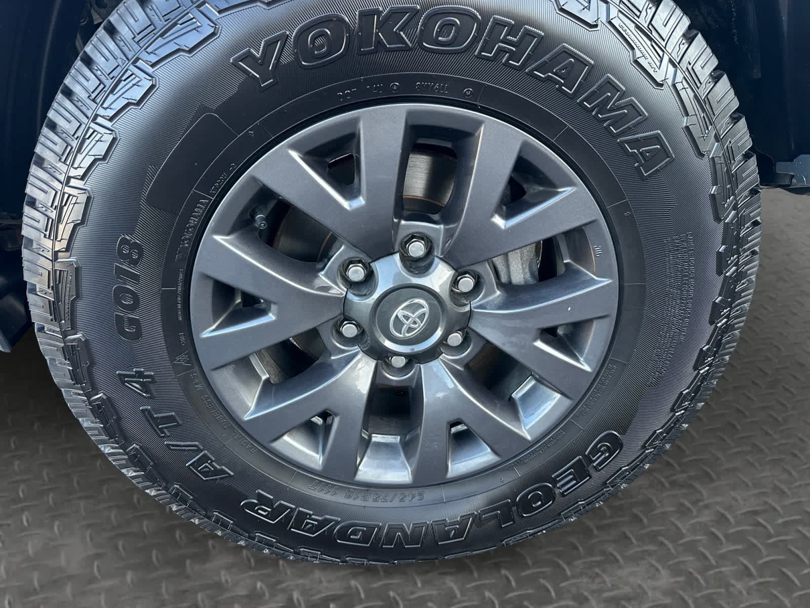 Used 2023 Toyota Tacoma SR5 AWD/4WD image 9