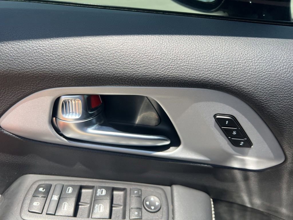 Used 2024 Chrysler Pacifica Touring-L w/ S Appearance Package FWD image 59