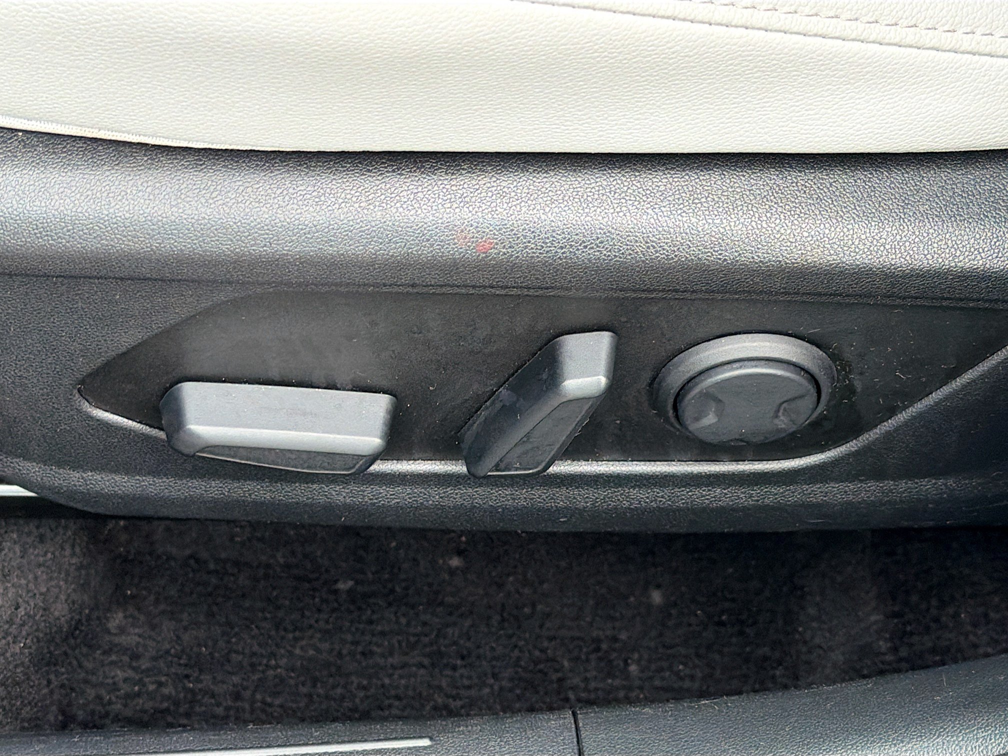 Used 2025 Hyundai Elantra Limited FWD image 23