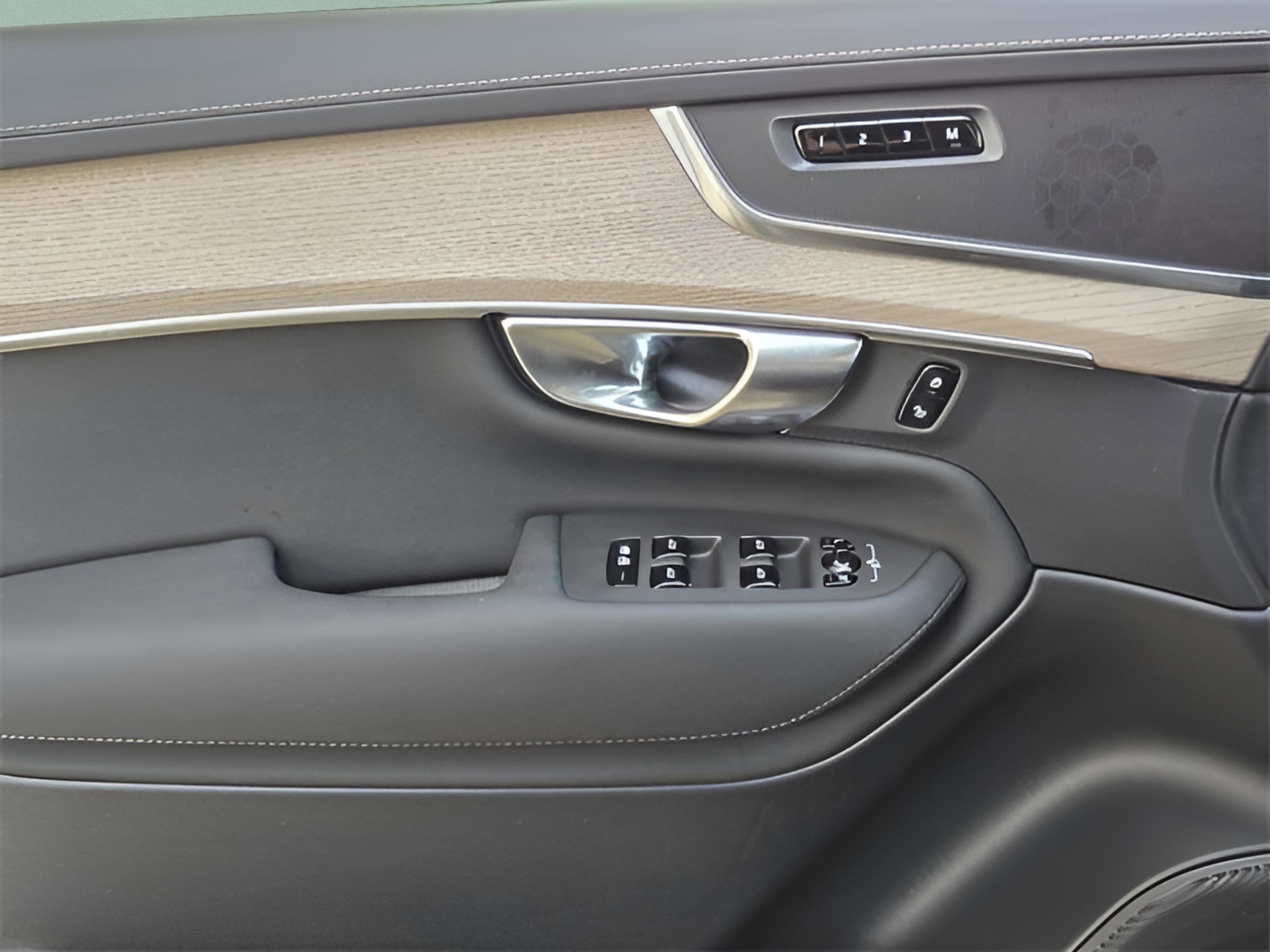 Used 2025 Volvo XC90 B6 Core w/ Protection Package image 19