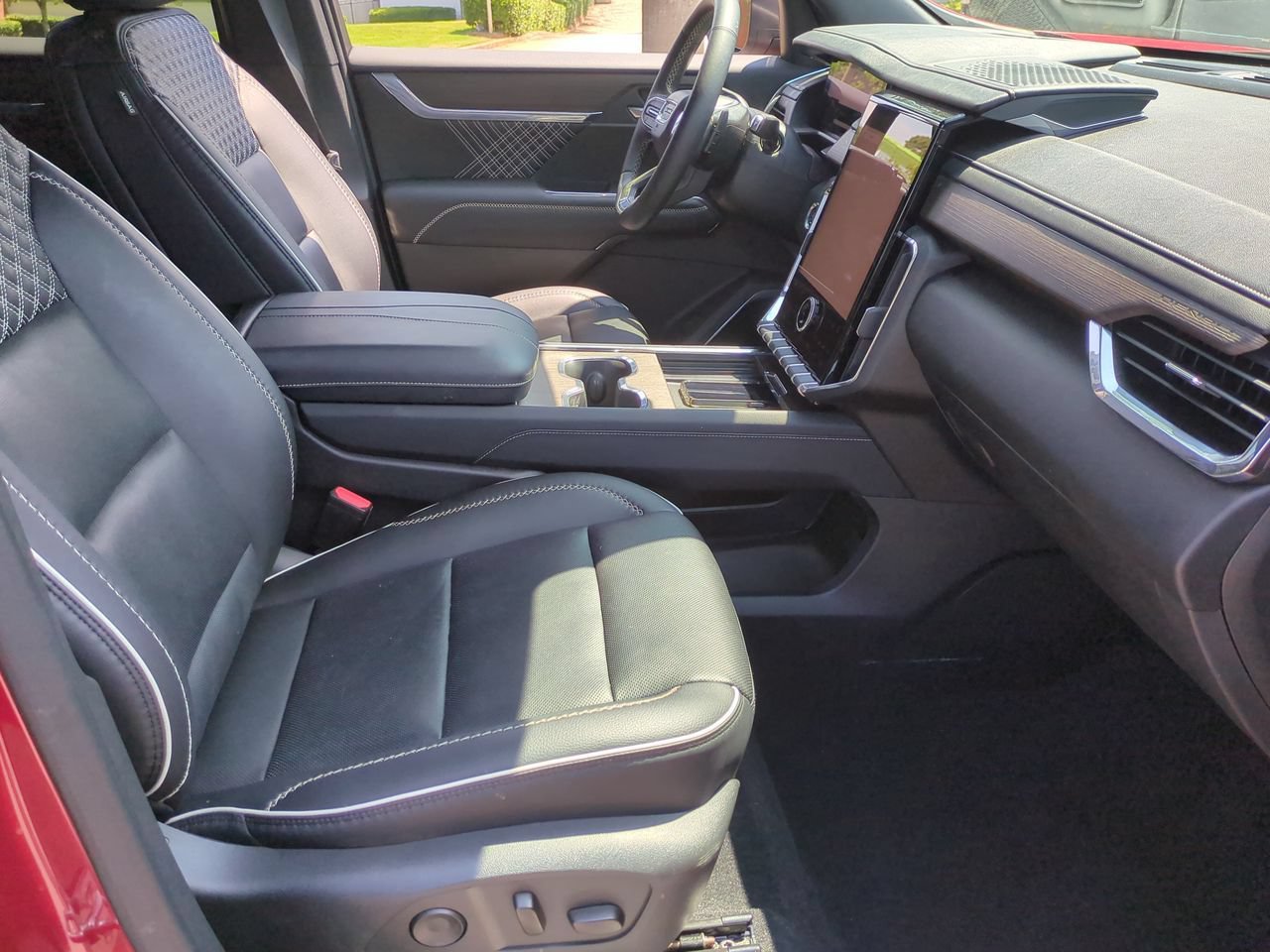 Used 2024 GMC Acadia Denali w/ LPO, Floor Liner Package AWD/4WD image 28