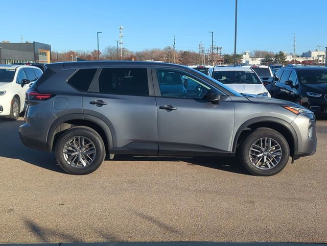 Used 2024 Nissan Rogue S image 2