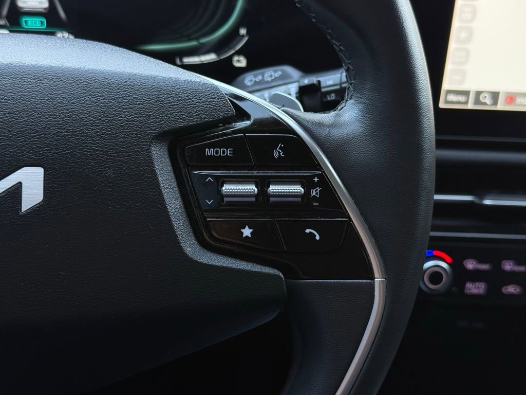 Used 2023 Kia Niro EX image 27