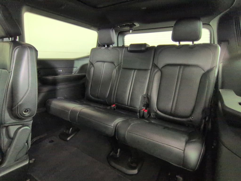 Certified 2024 Jeep Wagoneer Series II AWD/4WD image 34