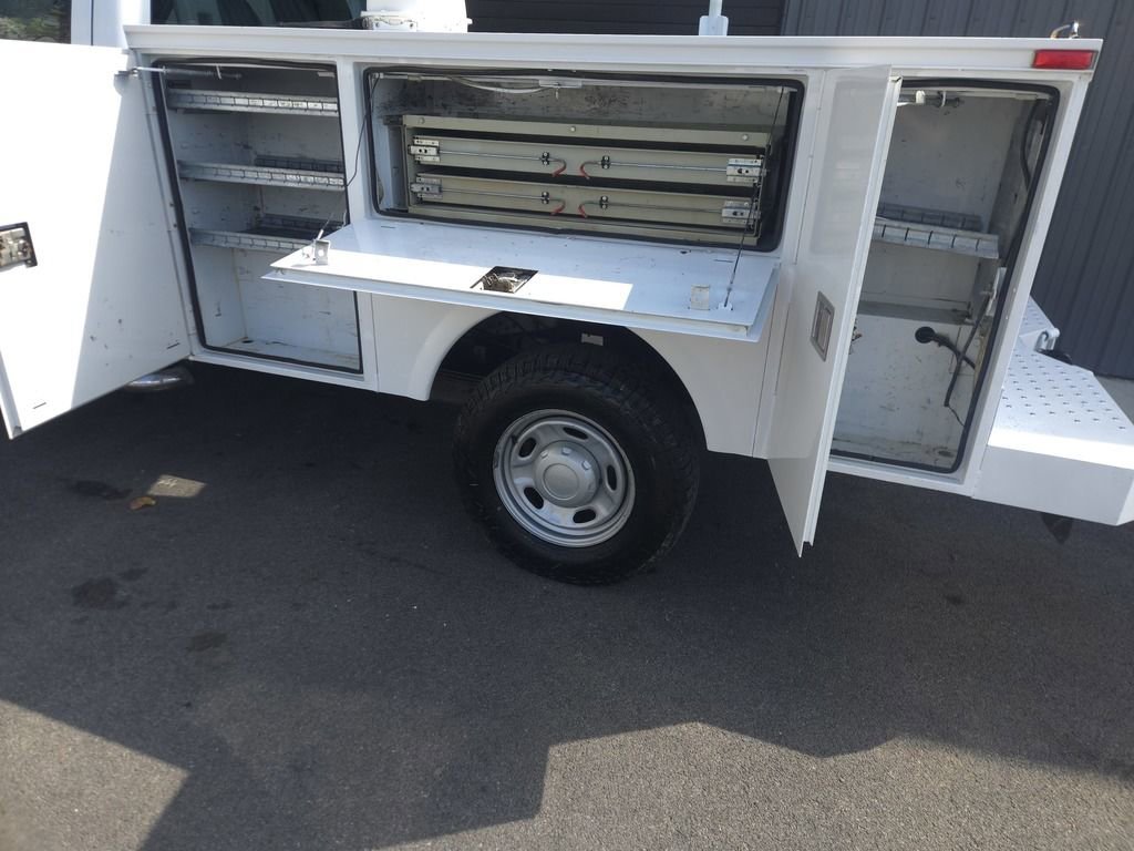 Used 2011 Ford F250 XL w/ Skid Plate Pkg image 4