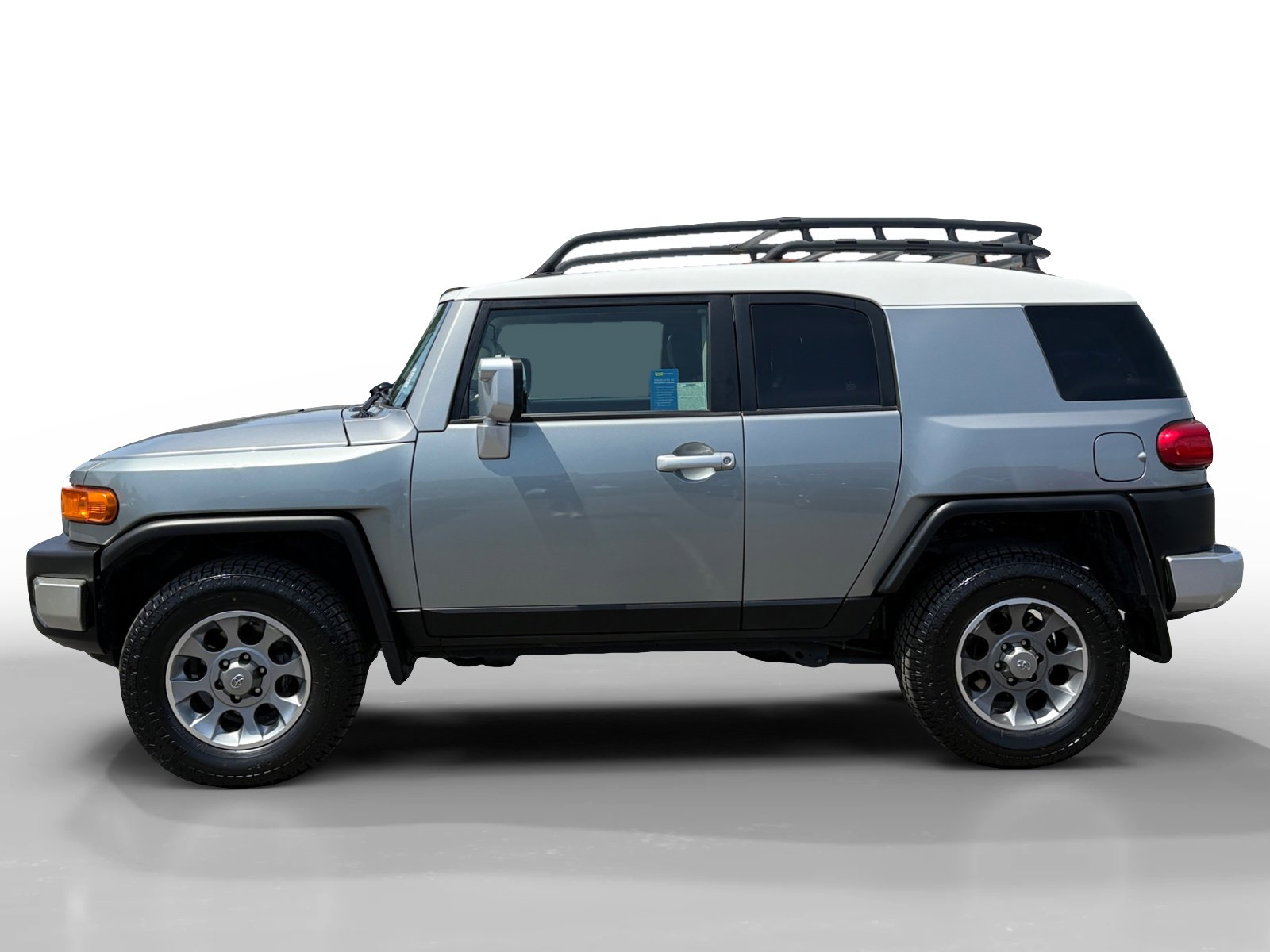 Used 2011 Toyota FJ Cruiser 4WD w/ Upgrade Pkg image 2