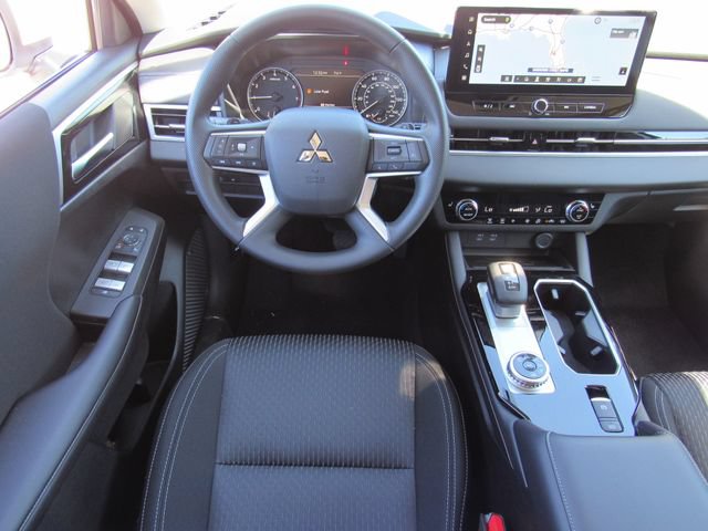 New 2026 Mitsubishi Outlander ES AWD/4WD image 16
