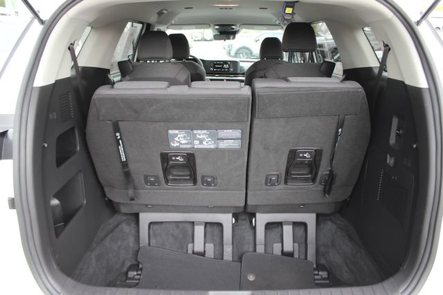 Certified 2024 Kia Carnival LX FWD image 24