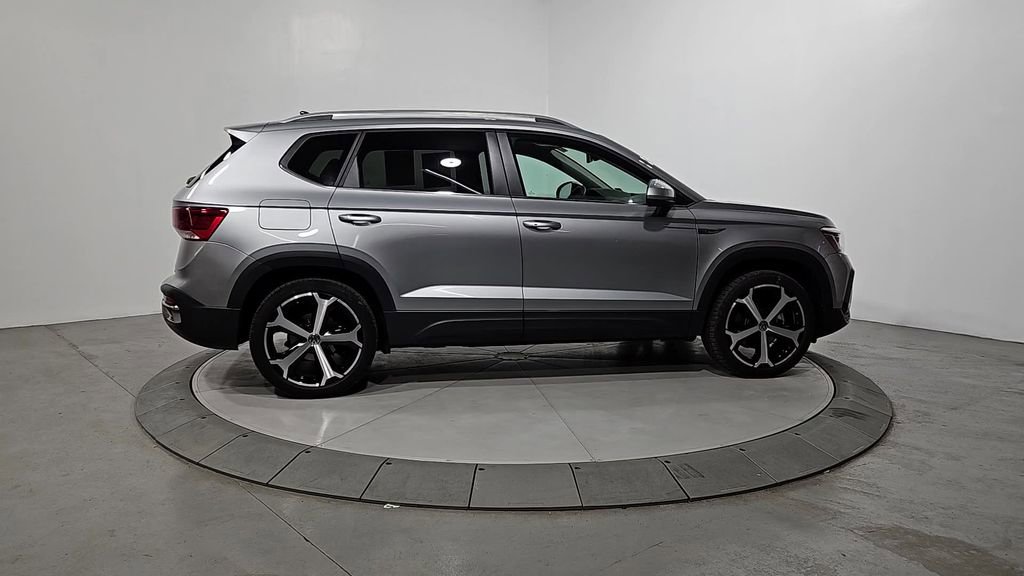 Certified 2022 Volkswagen Taos SEL image 7
