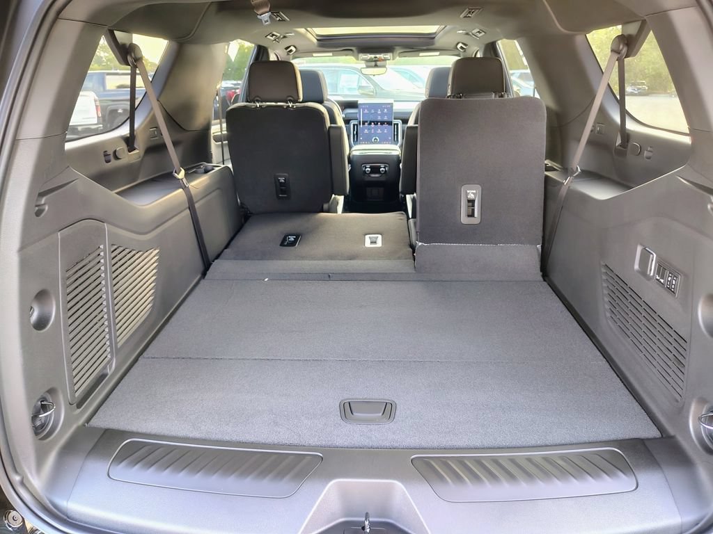 New 2026 GMC Yukon XL Elevation w/ LPO, Elevation Black Package AWD/4WD image 21