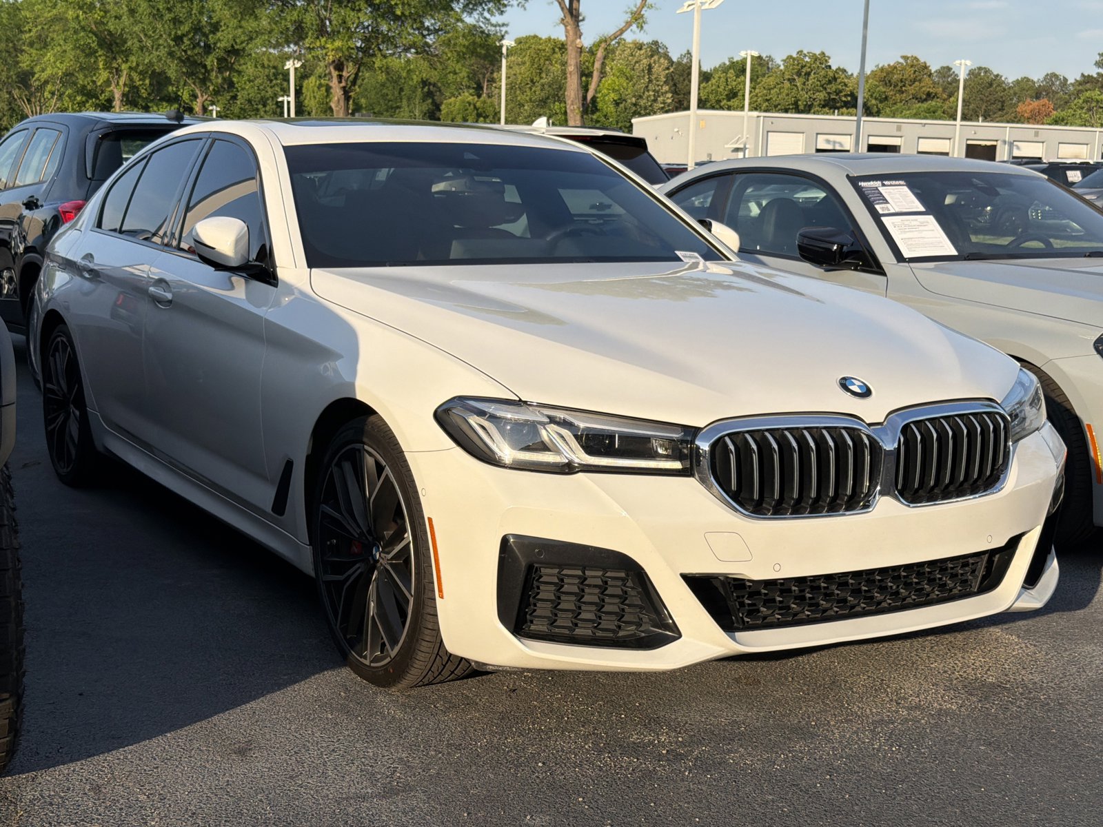 Used 2021 BMW 530e w/ M Sport Package image 2