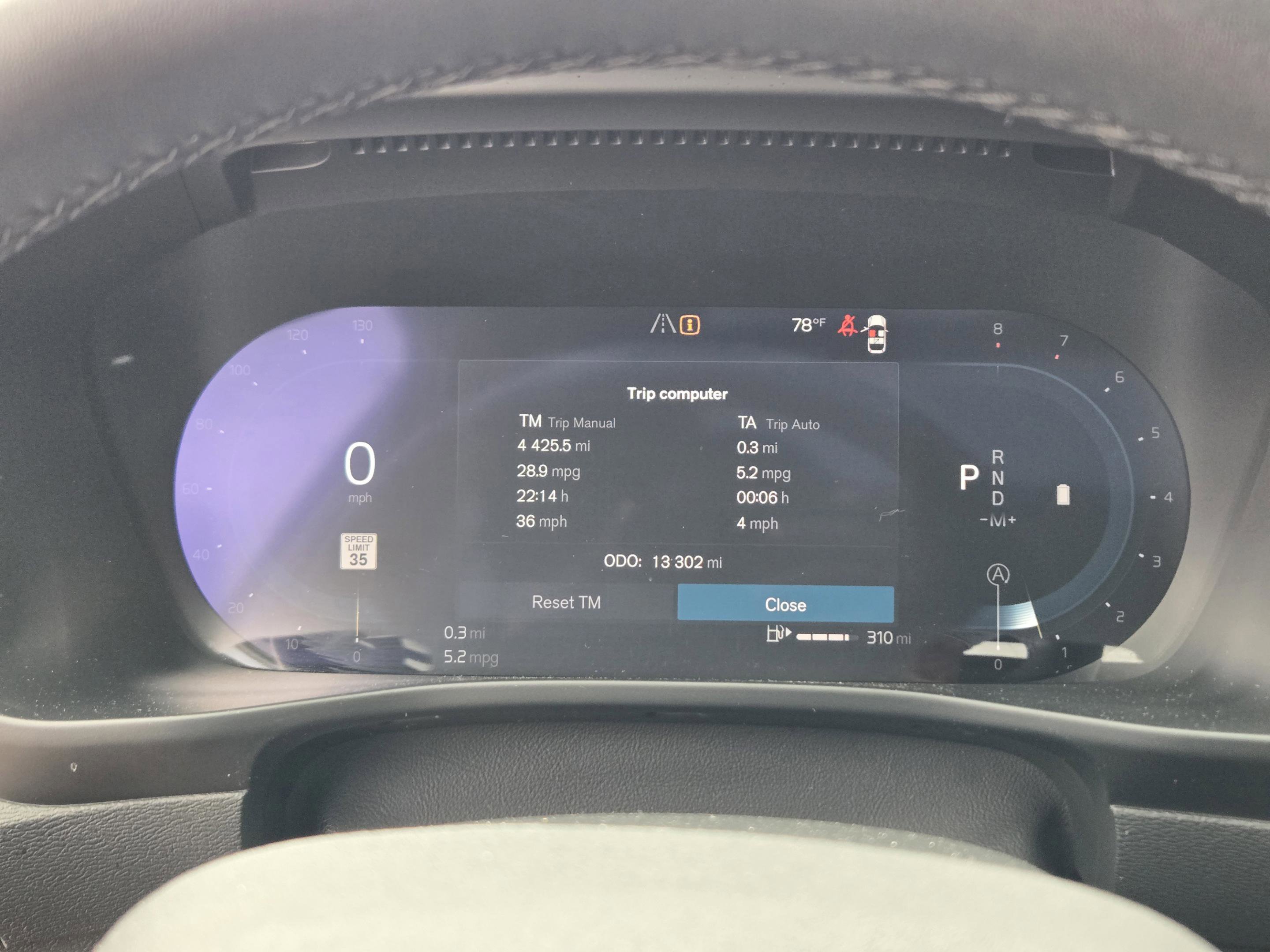 Used 2025 Volvo XC40 B5 Plus image 24