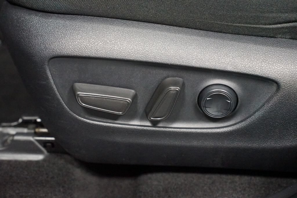Certified 2025 Toyota RAV4 XLE FWD image 33