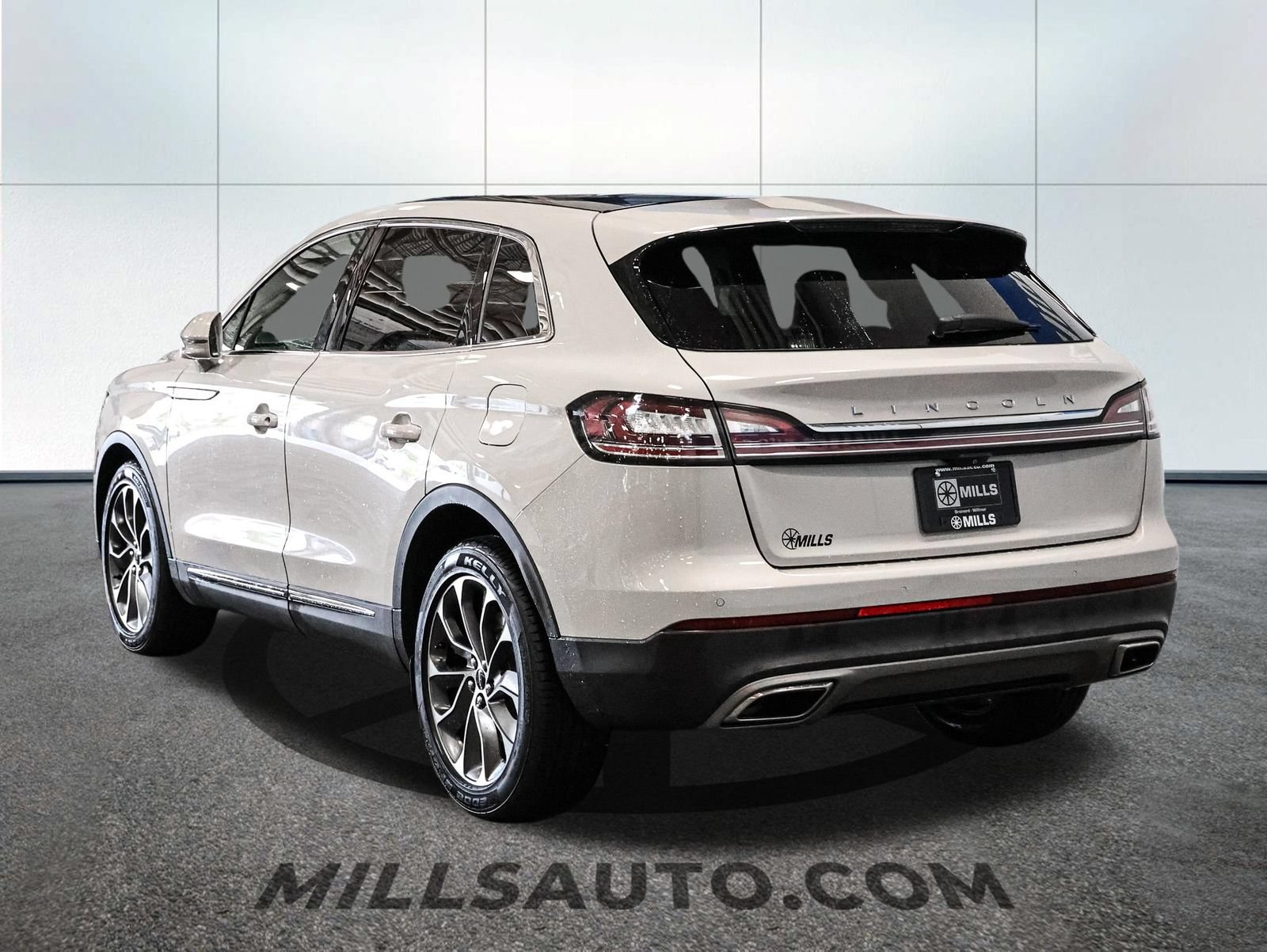 Used 2022 Lincoln Nautilus Reserve AWD/4WD image 5