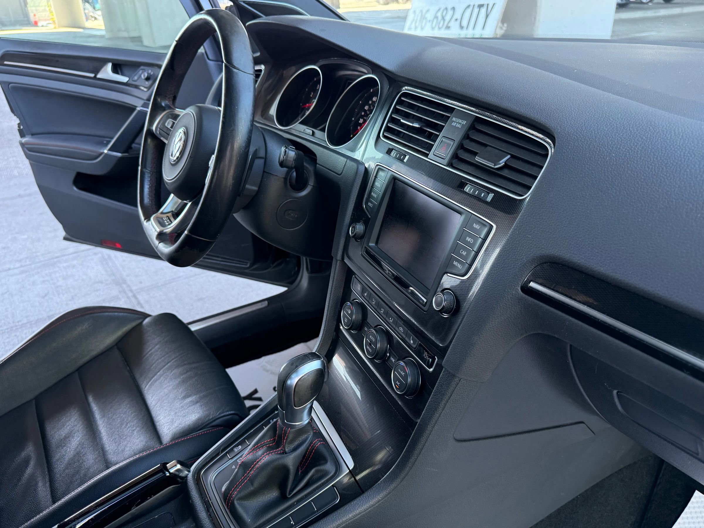 Used 2017 Volkswagen GTI SE image 24