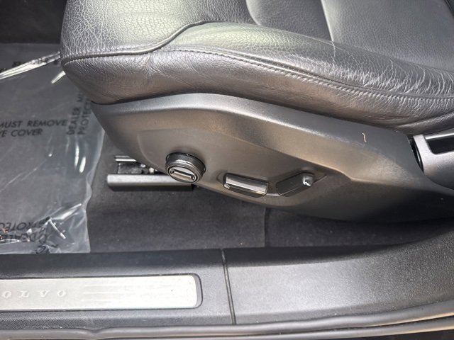 Used 2024 Volvo XC60 B5 Plus image 15