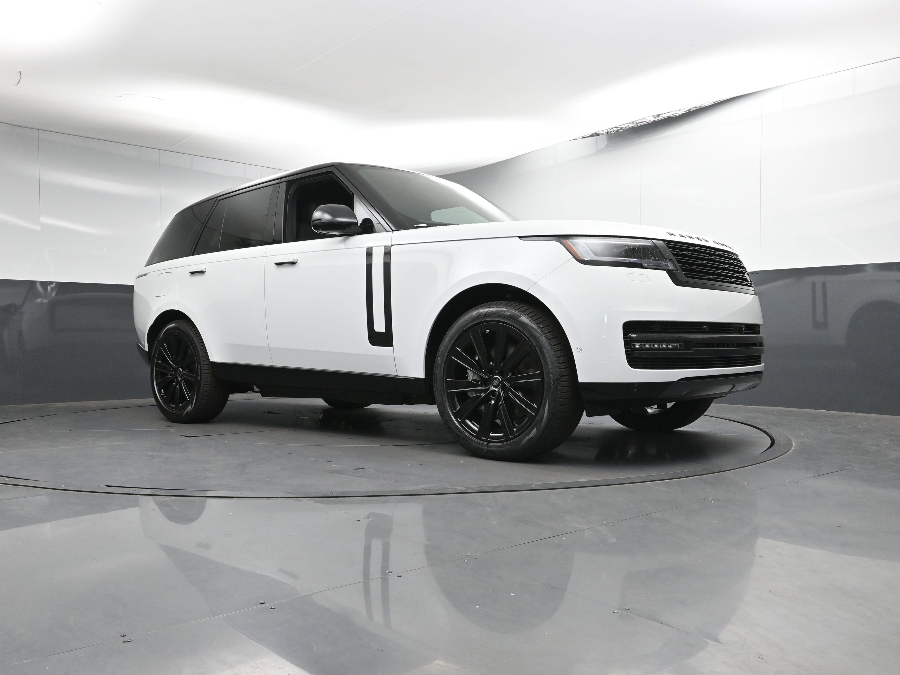 New 2025 Land Rover Range Rover SE image 26