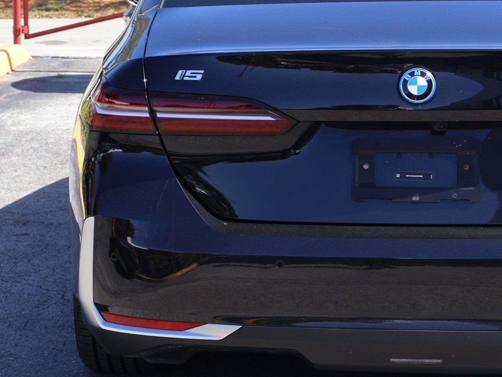 Used 2025 BMW i5 xDrive40 w/ Premium Package AWD/4WD image 17