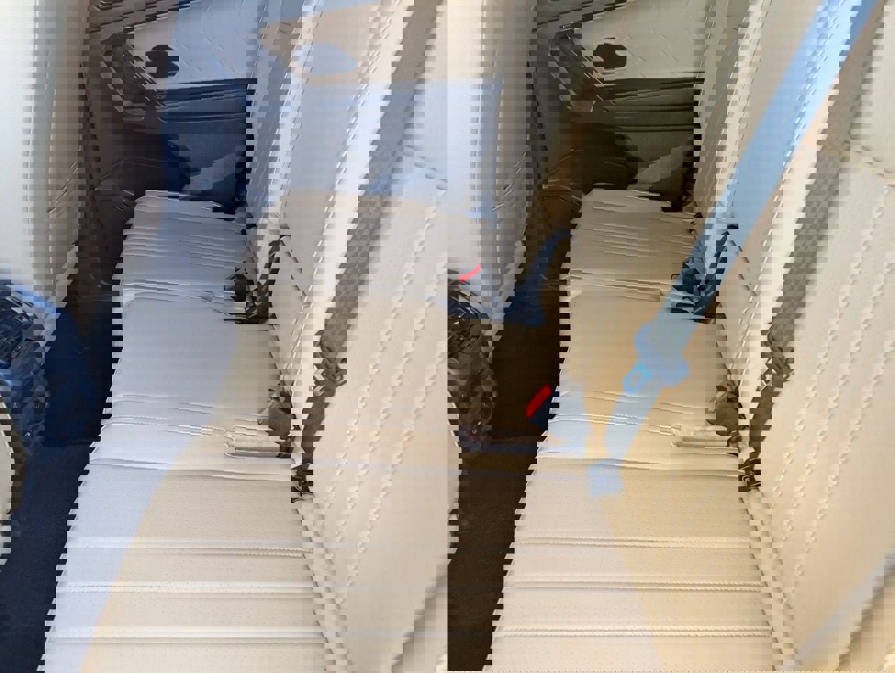 Used 2023 Volkswagen Tiguan SE FWD image 17