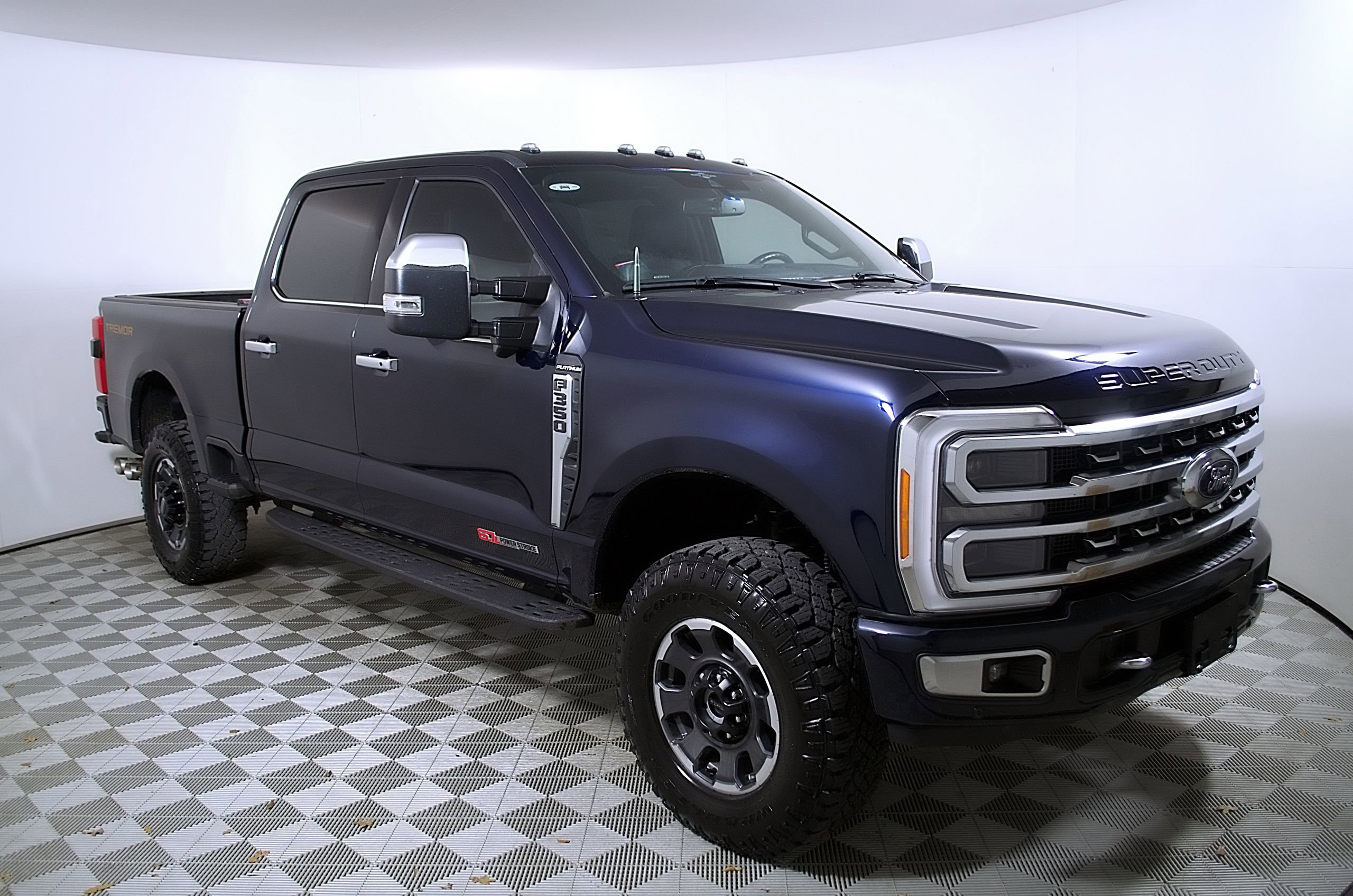 Used 2023 Ford F350 Platinum w/ Tremor Off-Road Package AWD/4WD image 7