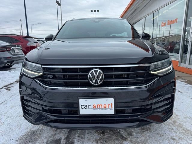 Used 2022 Volkswagen Tiguan SE R-Line image 2