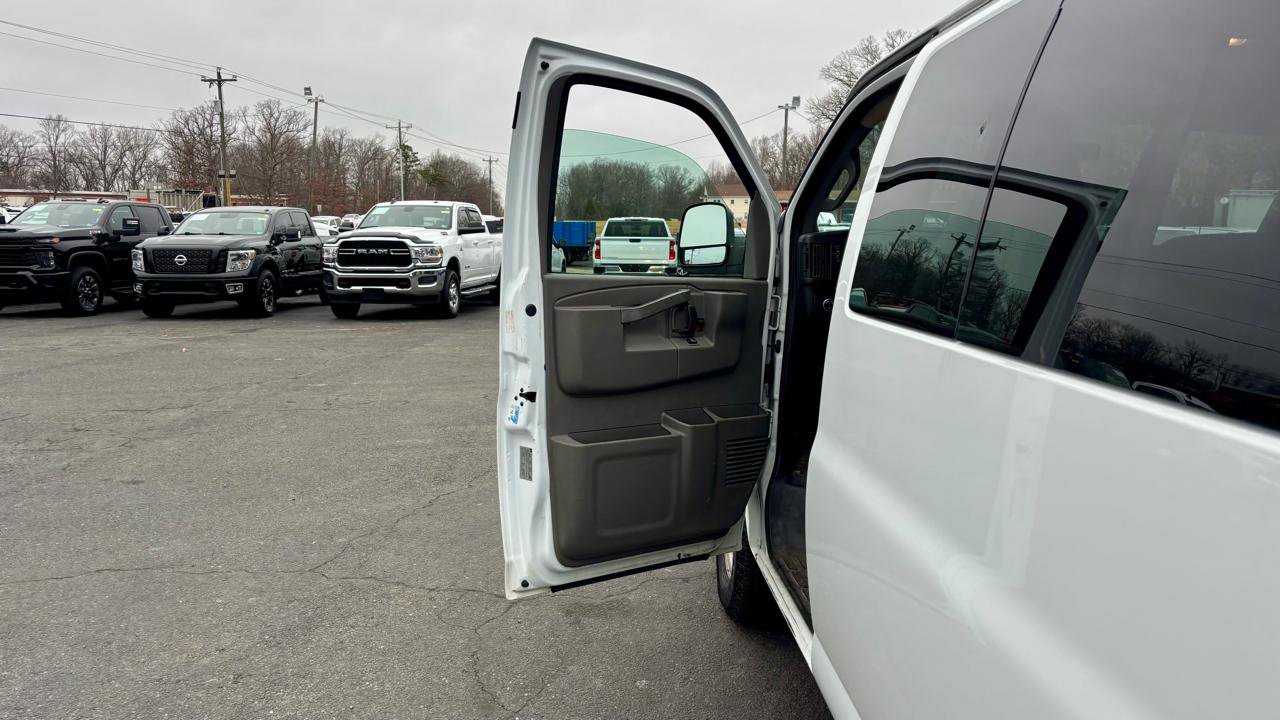 Used 2017 Chevrolet Express 3500 LT w/ LT Preferred Equipment Group image 13