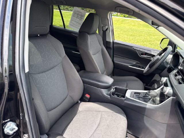 Used 2023 Toyota RAV4 XLE AWD/4WD image 13