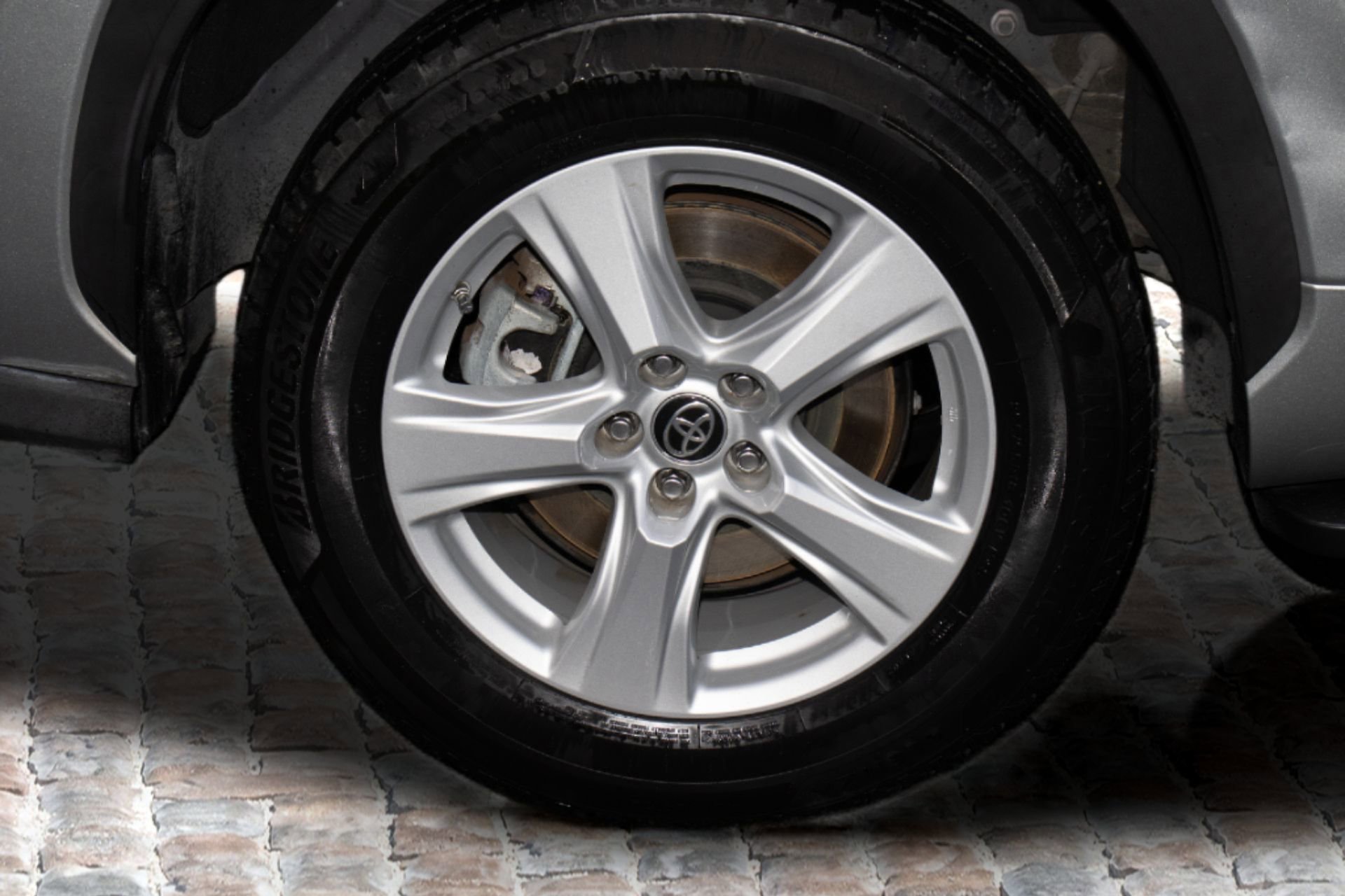 Used 2020 Toyota Highlander L image 38